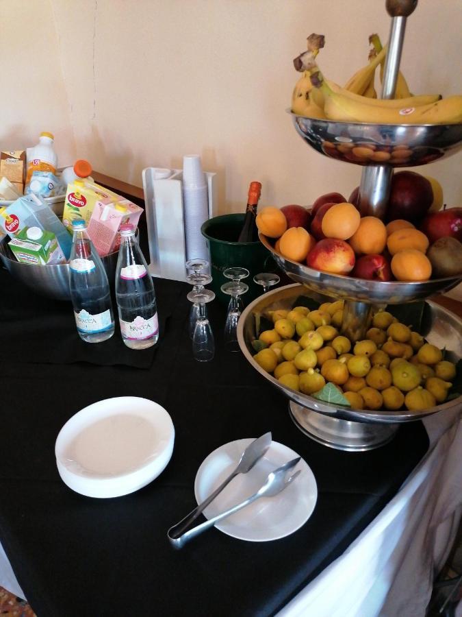 ריולו טרמה Hotel Antico Borgo מראה חיצוני תמונה