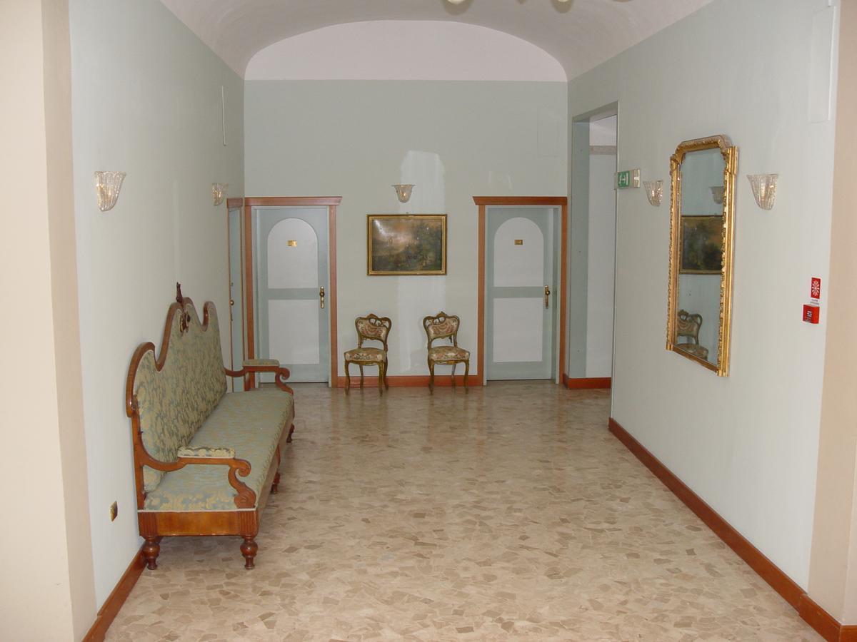 ריולו טרמה Hotel Antico Borgo מראה חיצוני תמונה